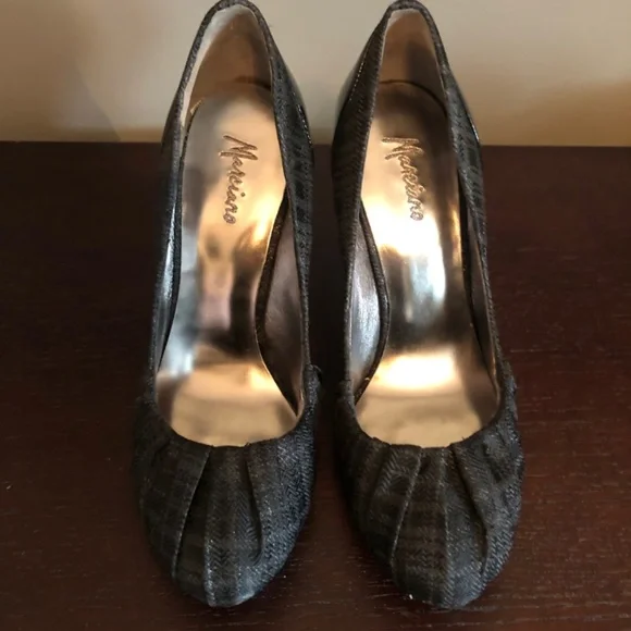 Heels - Picture 2 of 3